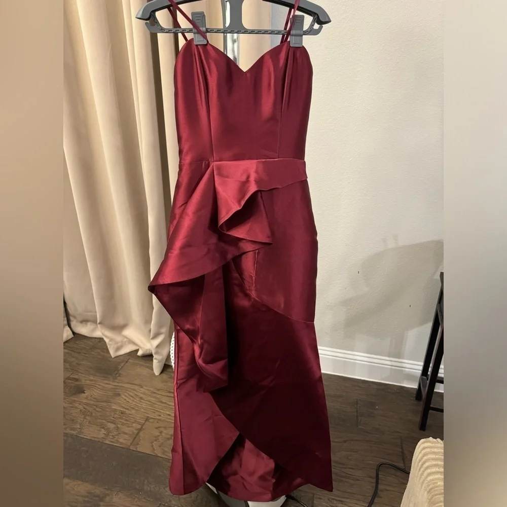 Parker Black
Lulu Strapless Sweetheart High-Low Ruffle Gown - Picture 2 of 4